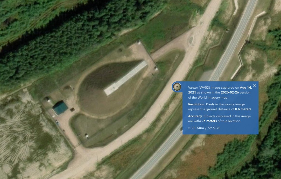 jembobineuse's tweet photo. @LXSummer1 And a little "detail" on this pictures:
It looks, they built a second Pantsir ramp in Ust Luga [1]. In August 2025, this place was still empty [2].
59.719070, 28.427508
The other ramp was built about one year ago at 
59.637100, 28.339297 [3]
#DoubleFail https://t.co/93WTfcNrFY