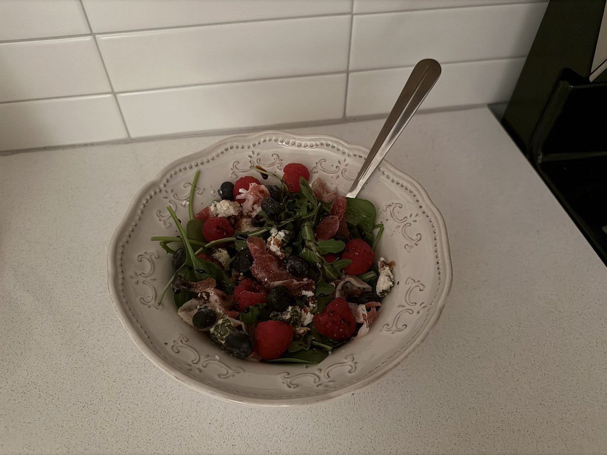 mika ✮･ﾟ tweet media