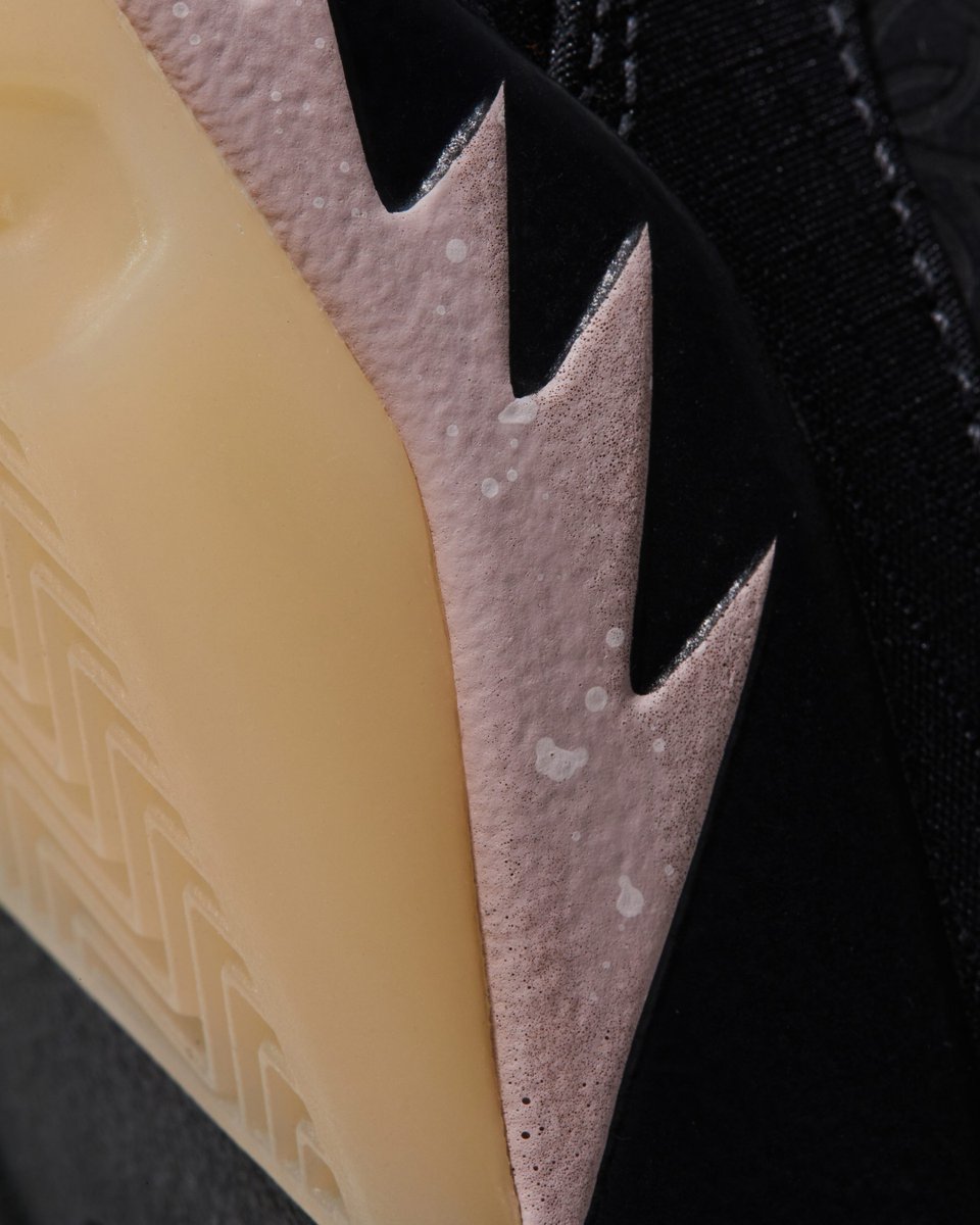 Flight Club tweet media