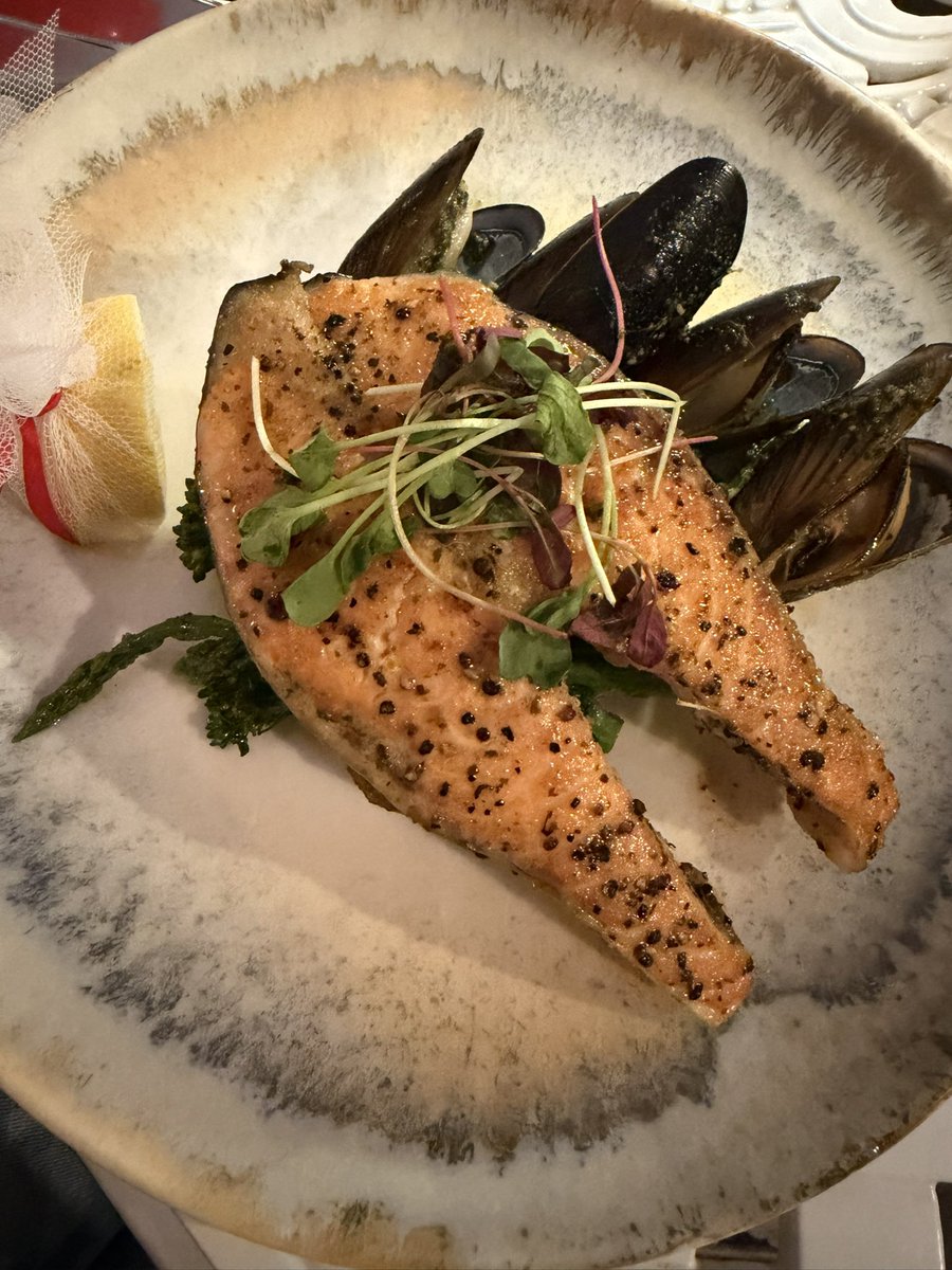 just a girl in a bar. tweet media