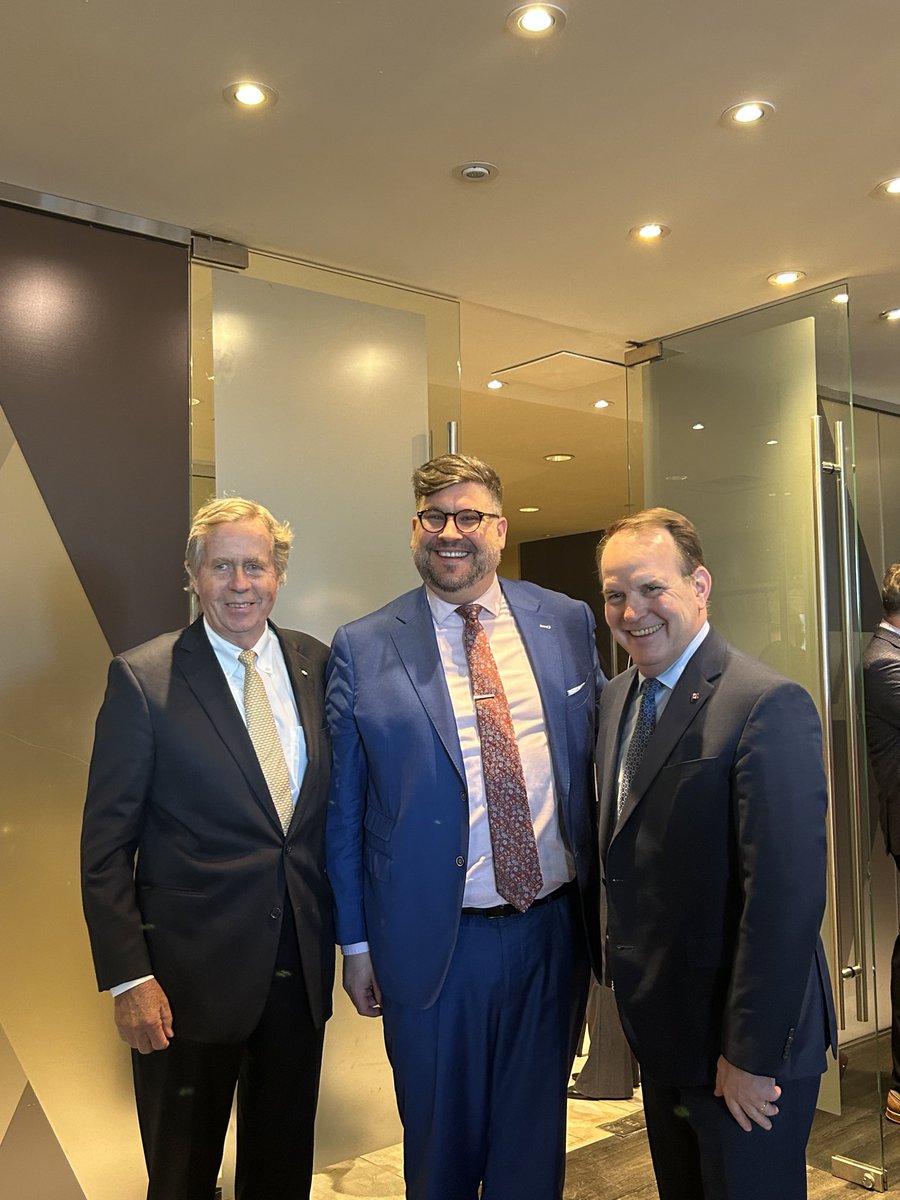 Steven MacKinnon tweet media