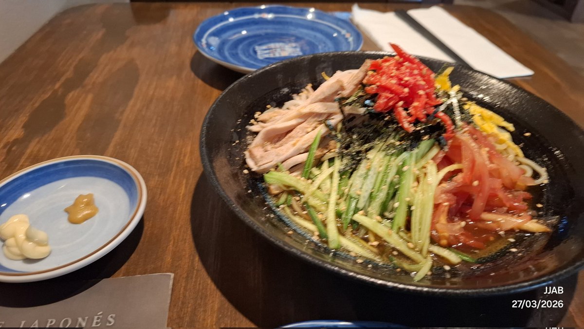 raul0595's tweet photo. @olivia_uri40314 Un ramen frío te hubiera caido muy bien https://t.co/WVT5dzgwuN