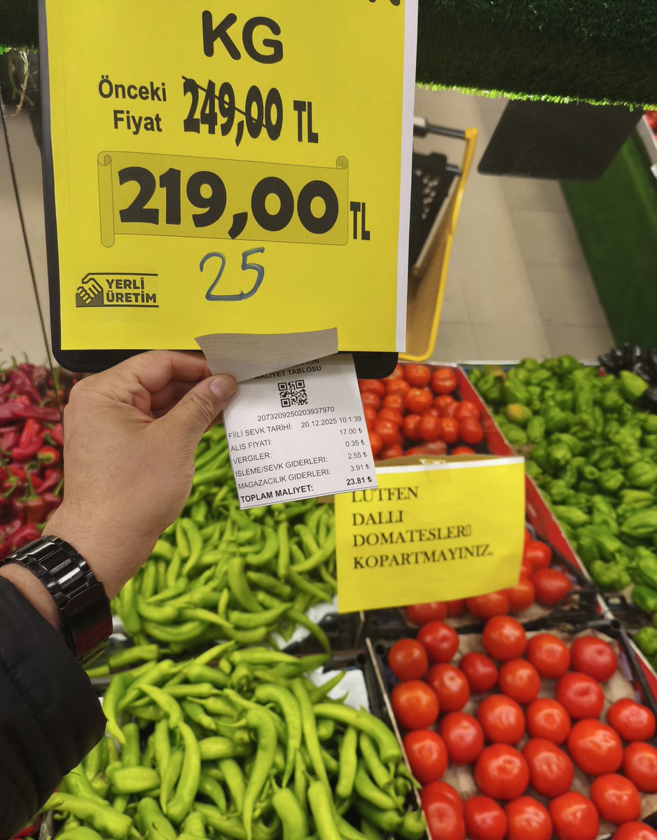 Çok rahat,
Çok profesyonel.
23₺ maliyeti olduğunu beyan ettikleri biberleri indirim süsü vererek utanmadan 219₺'ye satıyorlar!
<a href="/ticaret/">T.C. Ticaret Bakanlığı</a>