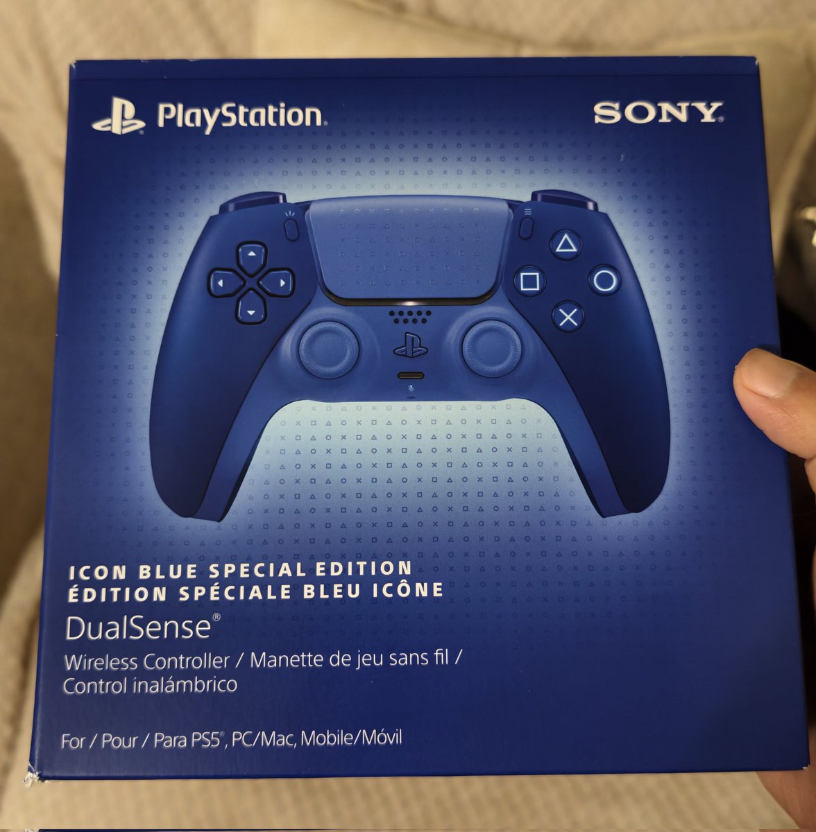 itsjustibs's tweet photo. Another one I've been after for a while. One of my favourite DualSense designs by far. https://t.co/tzA3XO321G