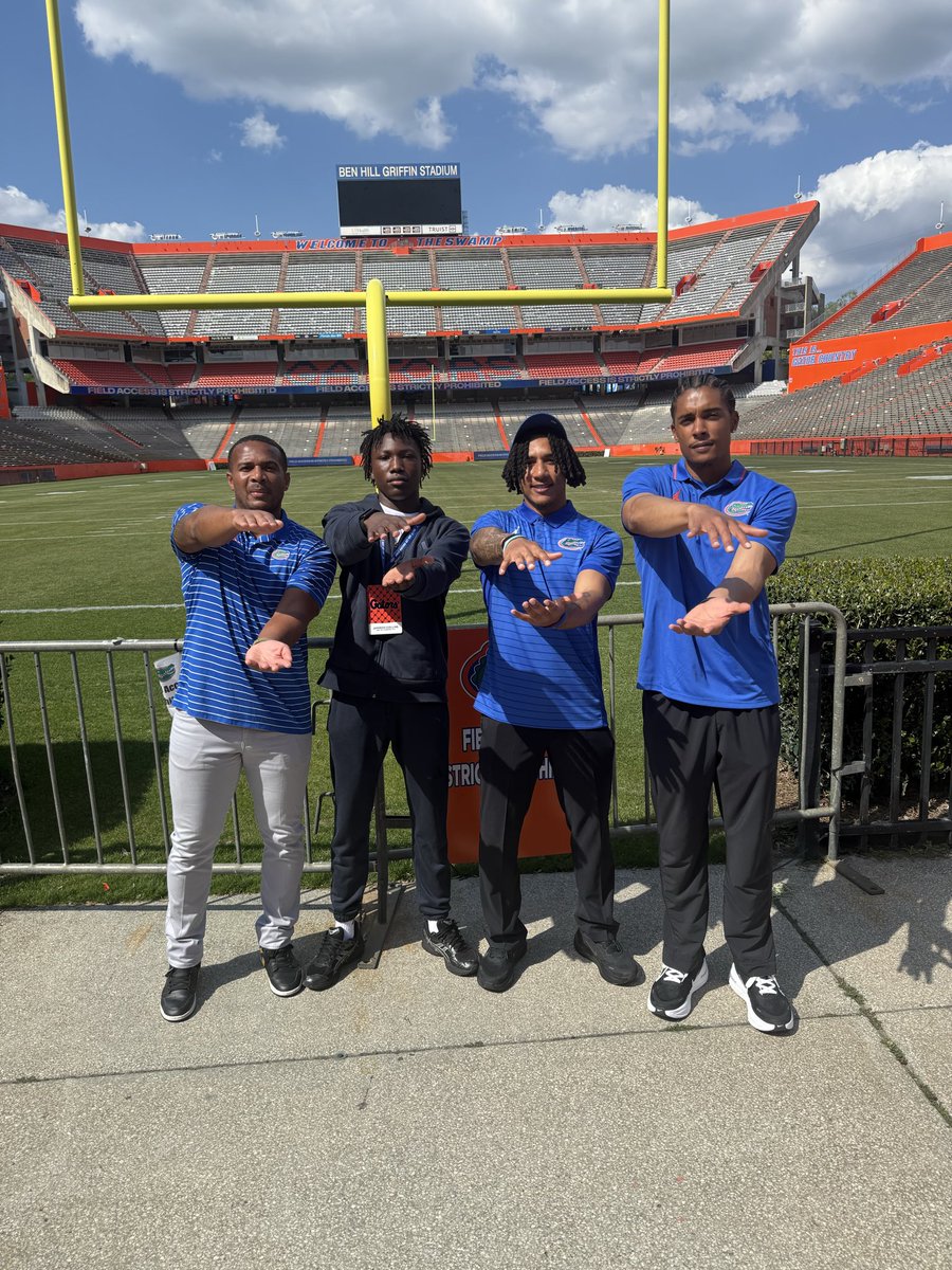 𝐉amison collins tweet media