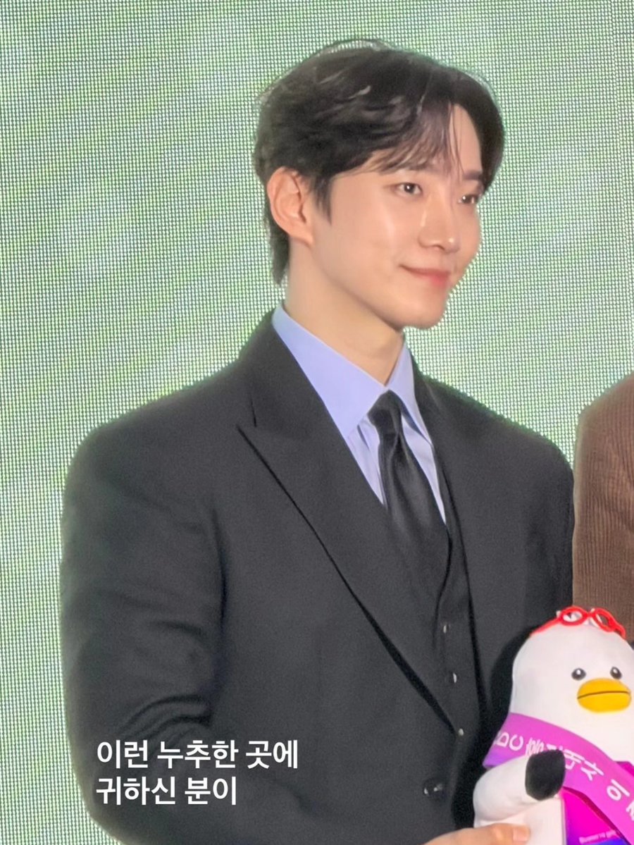 LeeJunhoInternational tweet media