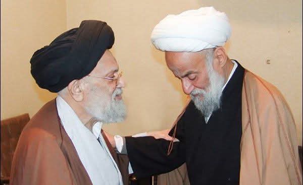 الى التيار الصدري والعصائب وجزء كبير من باقي الفصائل حصرََا
👇 
اعلن عن حرمة إبقاء أي قوة عسكرية أمريكية وما شابهها وتحت أي عنوان كان.

• آية الله العظمى السيد كاظم الحائري -عافاه الله تعالى-
من بيان لسماحته في محرم الحرام /١٤٤١ ه