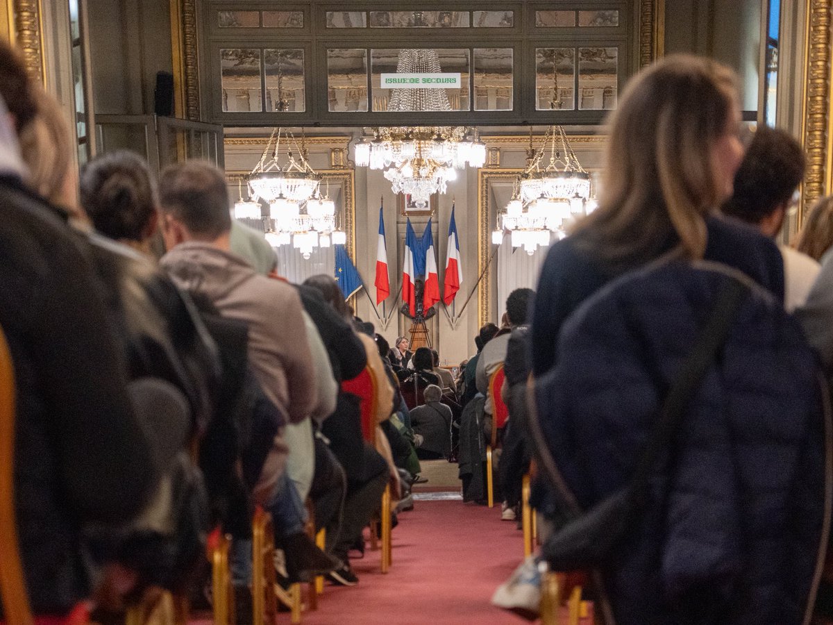 roubaix's tweet photo. Retour en images sur cette soirée de conseil municipal et sur l’élection de @GuiraudInd comme maire de Roubaix 🇫🇷 https://t.co/XJ2HLx2IDW