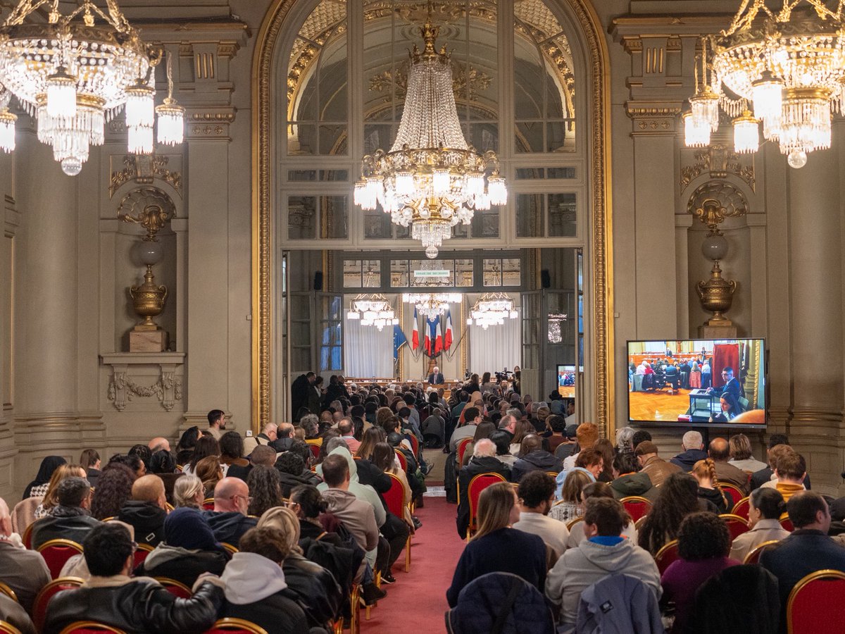 roubaix's tweet photo. Retour en images sur cette soirée de conseil municipal et sur l’élection de @GuiraudInd comme maire de Roubaix 🇫🇷 https://t.co/XJ2HLx2IDW