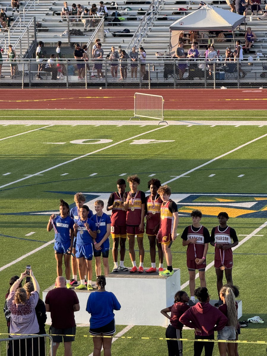 HenryDBost's tweet photo. FISD District Track Meet. Invite Only. 4x100 #FISD #Track #4x100 https://t.co/6635u7G4Ww