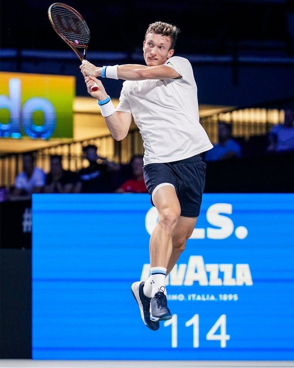 The Line Judge tweet media