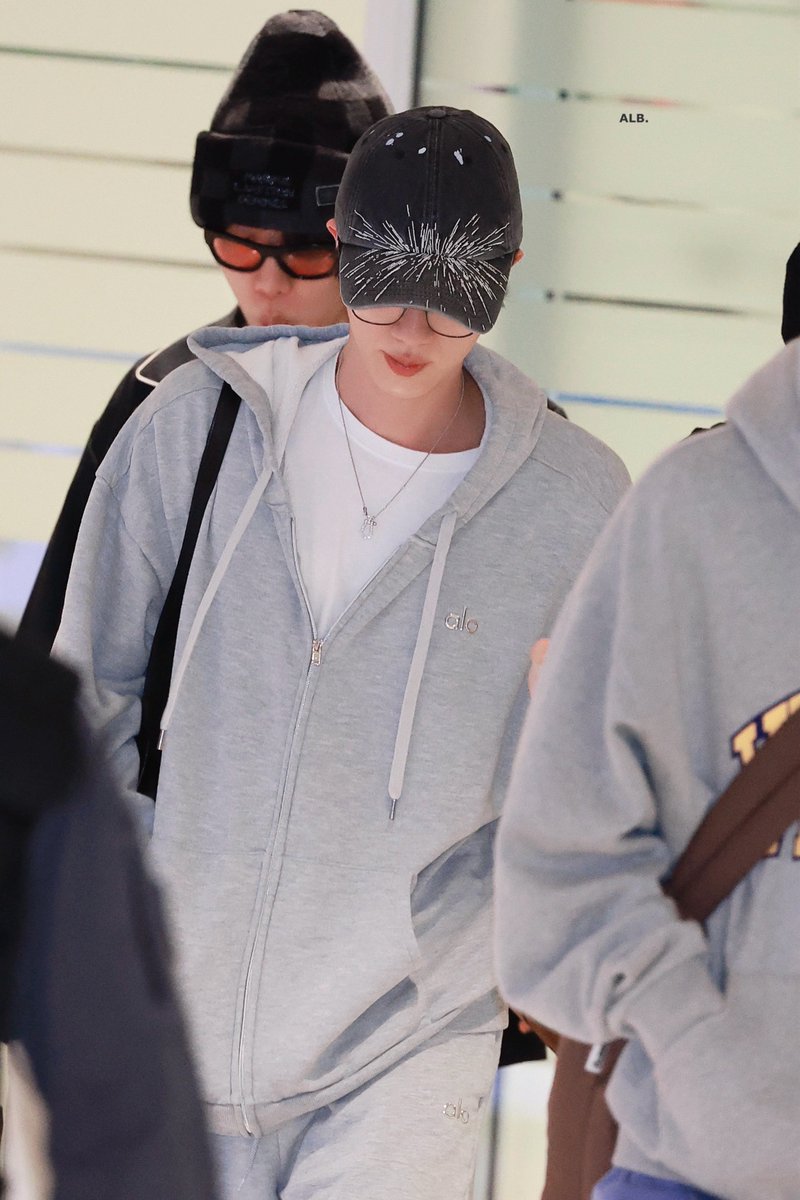 A LITTLE BRAVER 🐬 tweet media