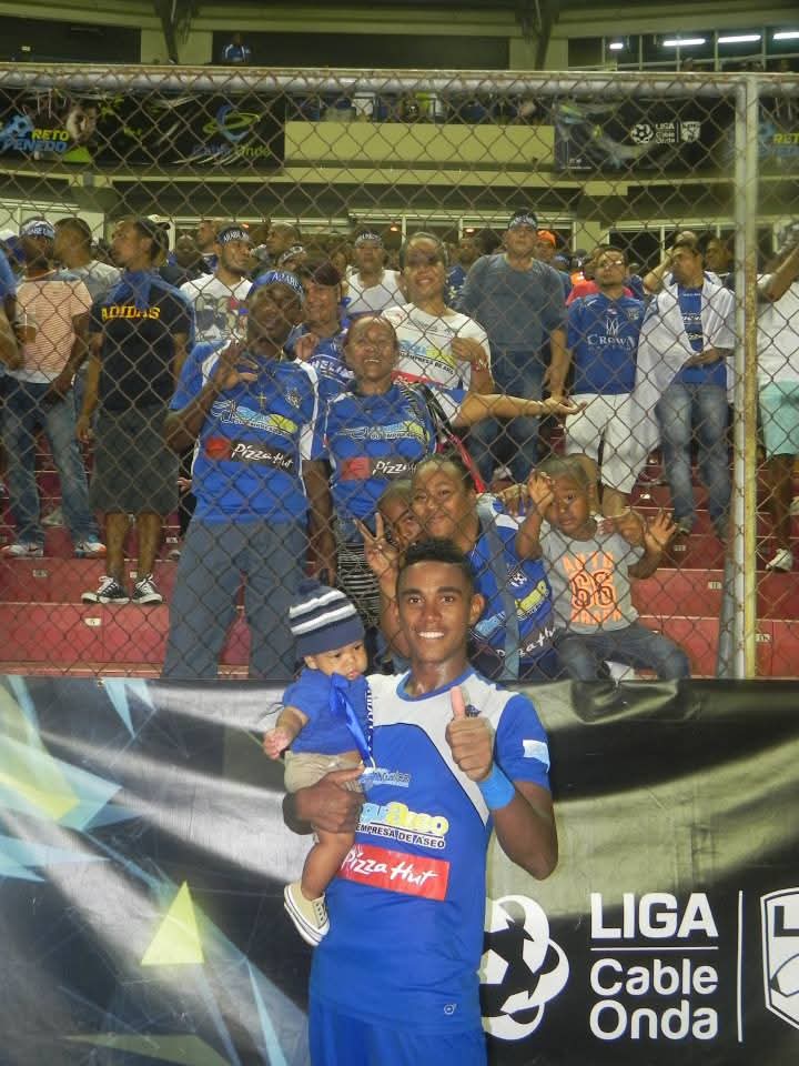 Buenas tardes azules, es un orgullo hoy ver a uno de los nuestros cumplír 100 partidos con la selección, y por si fuera poco anotar un buen gol en la preparación para el Mundial 🇵🇦.
Grande <a href="/yoelbar23/">Edgar Yoel Bárcenas</a> Vamos Pá Encima 🔵🔵
#SoyDAU