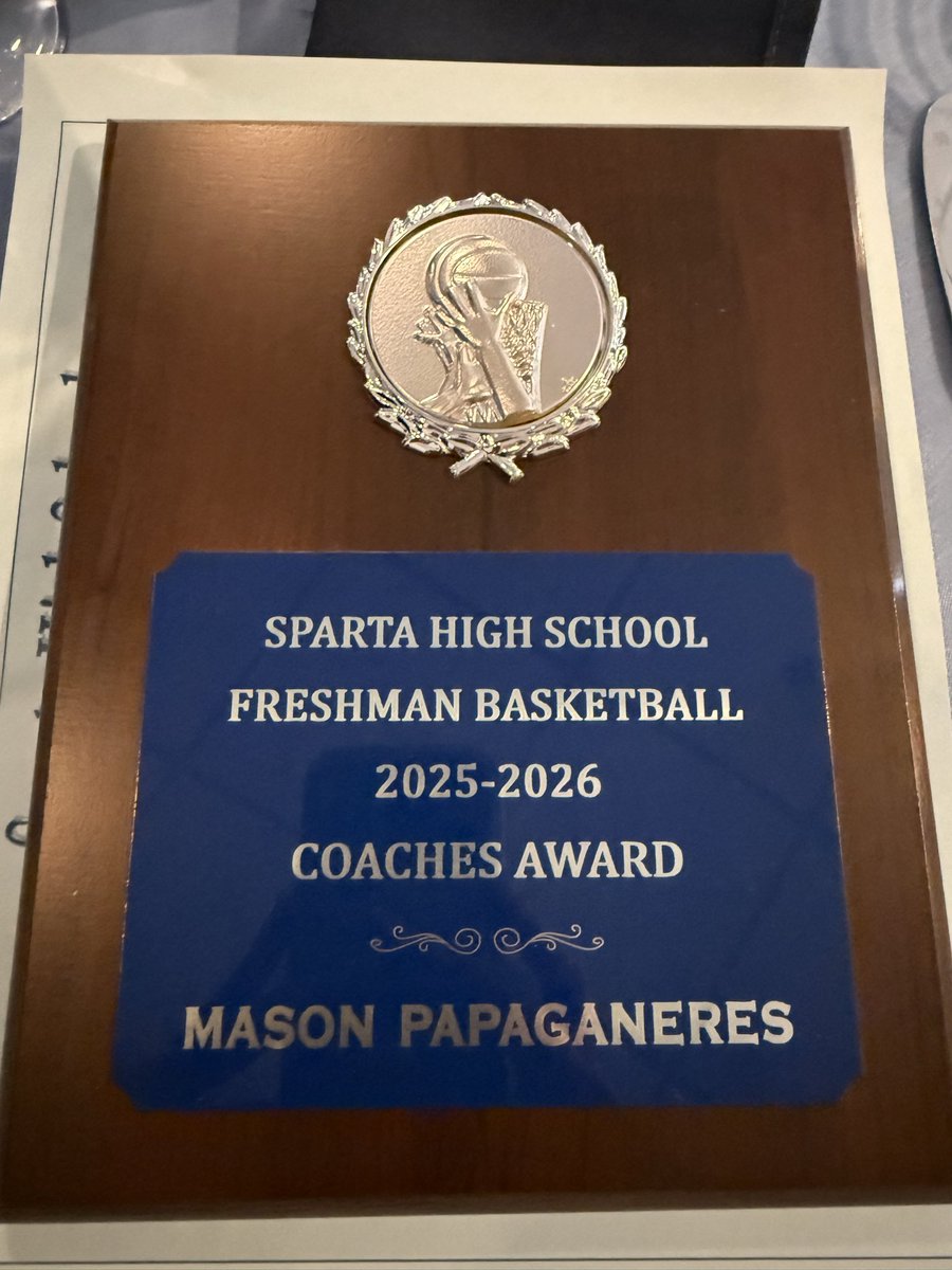 MPapaganeres2's tweet photo. Honored to receive the Coaches Award for my Freshmen Year Basketball season. https://t.co/l9Ydu4F8gR