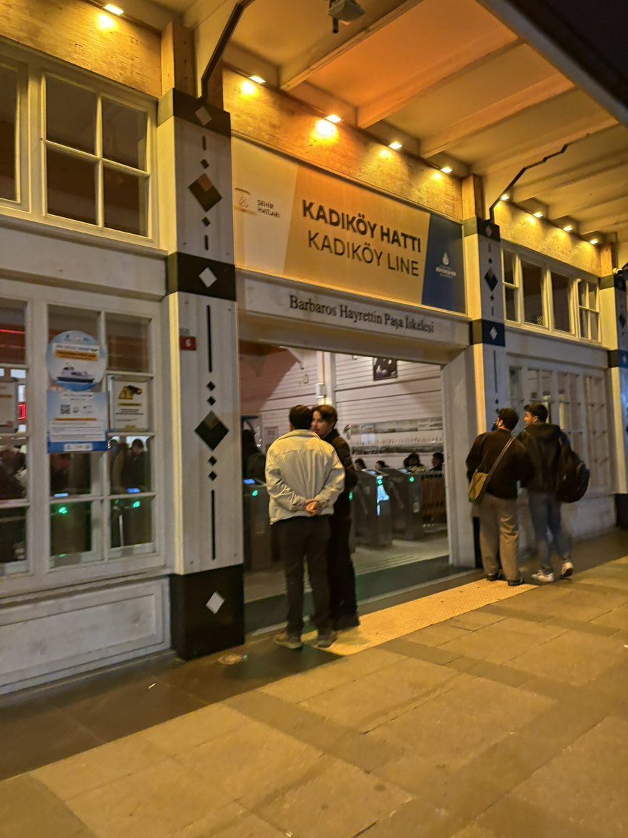 caucasian8 tweet media