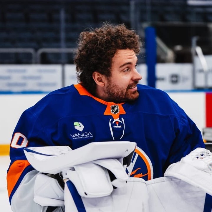 crosbarzy's tweet photo. Ilya Sorokin's curls appreciation post https://t.co/doM7aX2q0Q