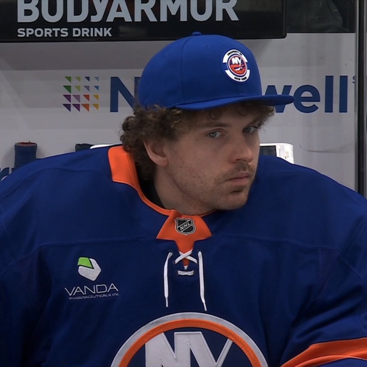 crosbarzy's tweet photo. Ilya Sorokin's curls appreciation post https://t.co/doM7aX2q0Q