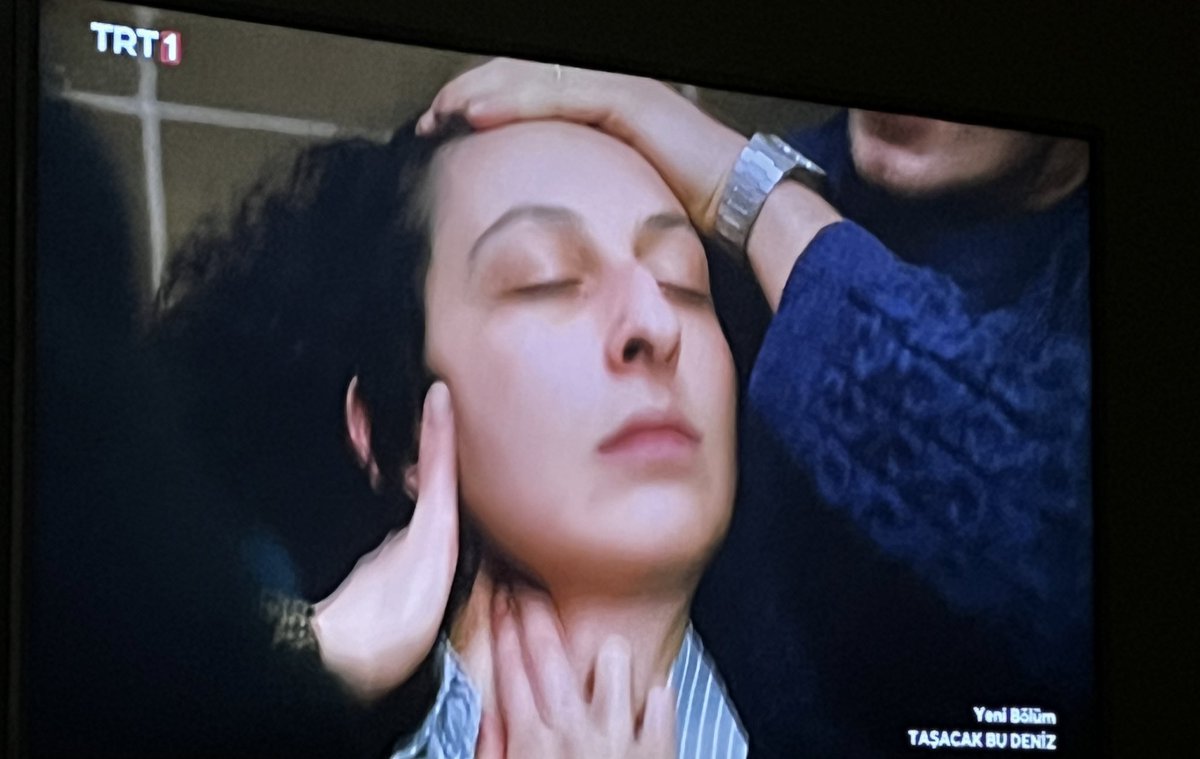 #TaşacakBuDeniz ah be eminem iyileşir iyileşmez sevcanı mandalcıya verip yerine plastik mandal ve leğen al