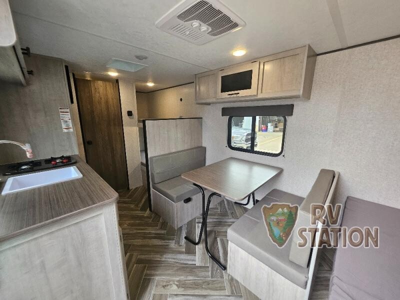 RVSVictoria's tweet photo. Travel smart with the 2025 CrossRoads Zinger Lite. It’s the perfect blend of comfort and convenience at RV Station Victoria.

Visit us today! 🔗 https://t.co/j4WIqaPdFT

#RVStationVictoria #RVLiving #ZingerLite https://t.co/1kjftT6uIL