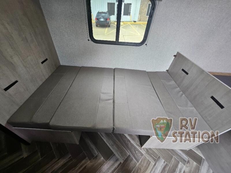 RVSVictoria's tweet photo. Travel smart with the 2025 CrossRoads Zinger Lite. It’s the perfect blend of comfort and convenience at RV Station Victoria.

Visit us today! 🔗 https://t.co/j4WIqaPdFT

#RVStationVictoria #RVLiving #ZingerLite https://t.co/1kjftT6uIL