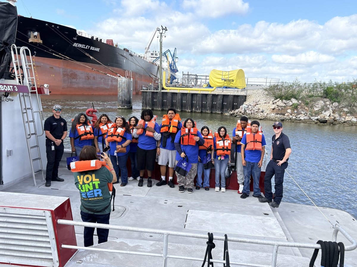 WBL_SheldonISD's tweet image. What a day at the Maritime Youth Expo! ⚓️
Our students explored careers, gained hands-on experience, and saw what’s possible. Thank you, @Port_Houston for opening doors!  #CTE #OneSheldon #WorkBasedLearning