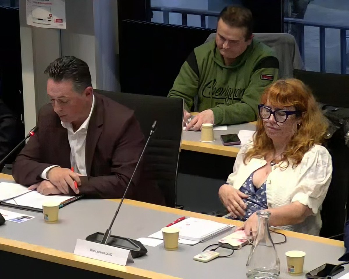 Ce soir, au Conseil municipal d’installation, aux côtés de <a href="/JulioPichon_/">Julio Pichon</a>, Laurence Lanic et Laura Gilloury.

C’est une fierté de siéger pour porter la voix des Nazairiens qui nous ont accordé leur confiance.

D’autant plus fier d’avoir été désigné secrétaire de séance.