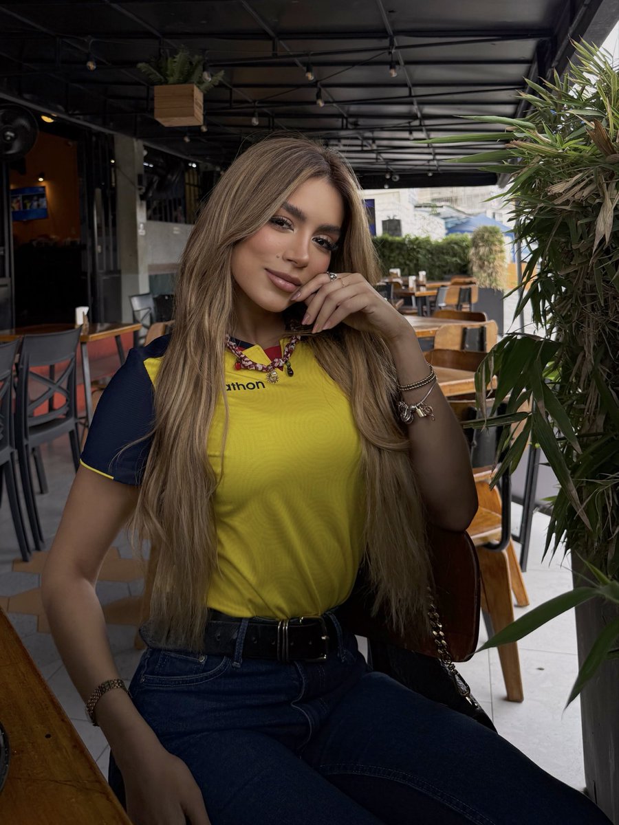 andreinabravo11's tweet photo. 💛❤️💙 https://t.co/dj25mgiQgg