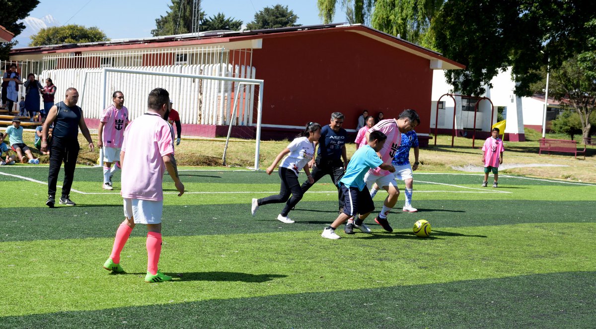 DIFEM_'s tweet image. En la #FamiliaDIFEM calentamos motores para vivir la emoción del mundial al máximo, motivo por el cual organizamos un torneo de fútbol en nuestros #CAS, donde la alegría, convivencia y la pasión por el deporte se hicieron presentes en cada jugada. ⚽️ #ElPoderDeServir