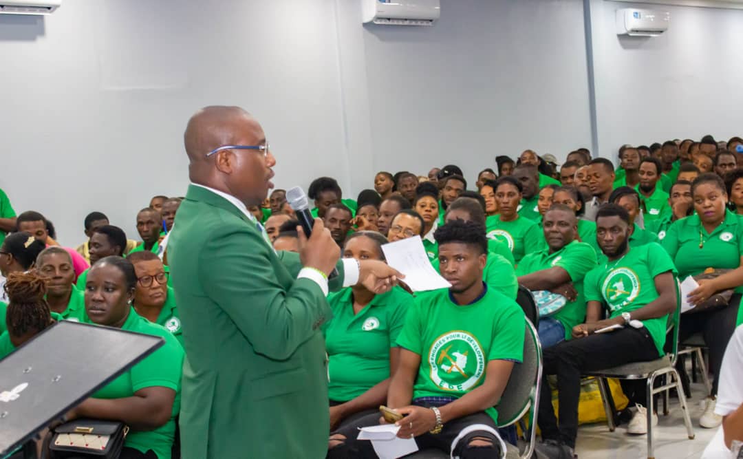 Patrickpierre76's tweet photo. Nous les #EDE, nous luttons jusqu'au dernier rempart pour la réforme en profondeur dans le système judiciaire haïtien. #edehaiti2021 https://t.co/UuCsDrka89