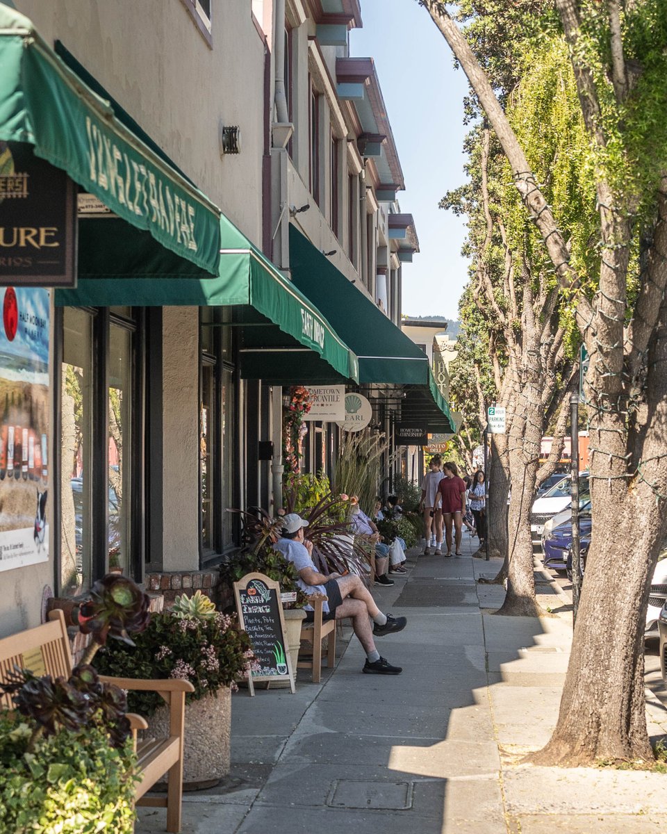 VisitHMB's tweet photo. Take your time on Main Street. Browse a few shops, find a sunny bench, stop for lunch, and see where the afternoon leads. Downtown Half Moon Bay is the kind of place that rewards wandering.

#VisitHalfMoonBay #HalfMoonBay #DowntownHalfMoonBay https://t.co/caIKm68hHl