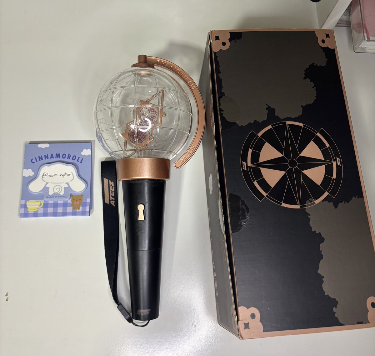 hoonscaptor's tweet photo. VENDO VENDA ATEEZ LIGHTINY VERSAO 1

- 320 + frete pelo superfrete 
- acompanha caixa
- avaria no cabo
- videos no pv

 fbs em @hoonscaptor https://t.co/ZXHo13PozV