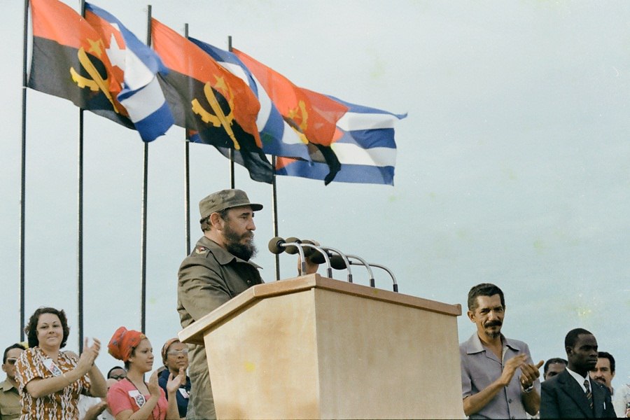 🇨🇺🇦🇴
#100AñosConFidel pronunció discurso en el acto celebrado en la Plaza Primero de Mayo en Luanda, Angola, el 27 de marzo de 1977.
#ArtemisaJuntosSomosMás #ANAPCuba <a href="/PartidoPCC/">Partido Comunista de Cuba</a> <a href="/DiazCanelB/">Miguel Díaz-Canel Bermúdez</a> <a href="/DrRobertoMOjeda/">Dr. Roberto Morales Ojeda</a> <a href="/FelixDuarteOrte/">Félix Duartes Ortega</a> <a href="/GladysArtemisa/">Gladys Martínez Verdecia</a> <a href="/RicardoArtemisa/">Ricardo Concepción Rodríguez</a>