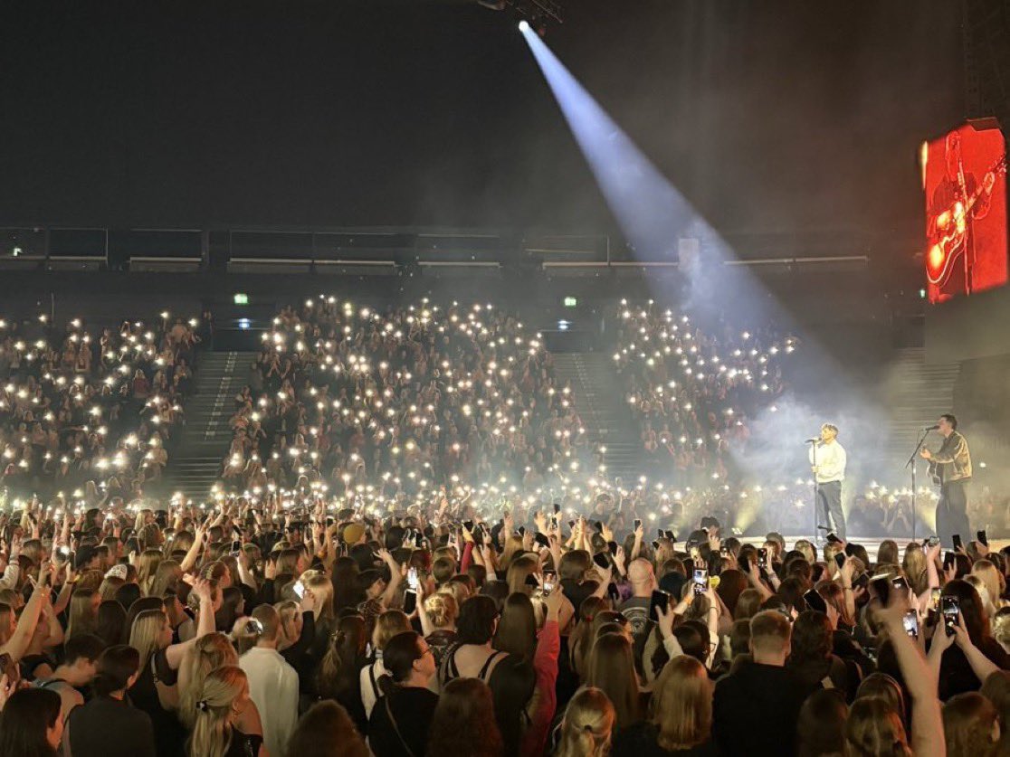 ⋆˚✿˖° esther ❯❯❯❯ ×͜× 卌 tweet media