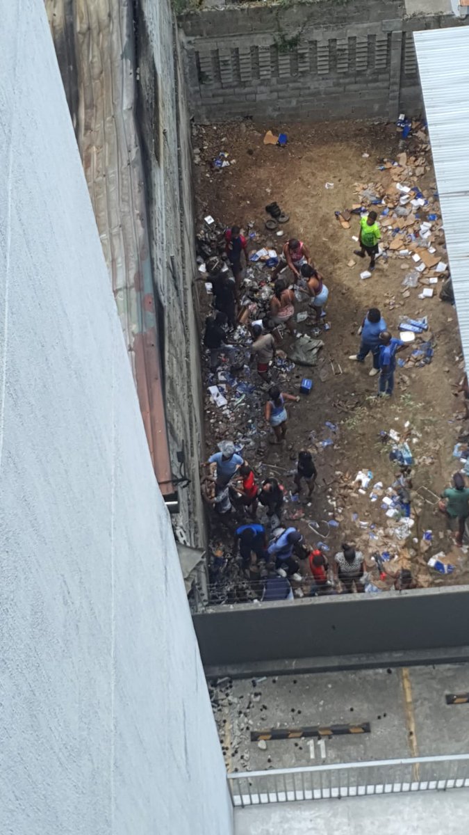 Urb.LaRosita tweet media