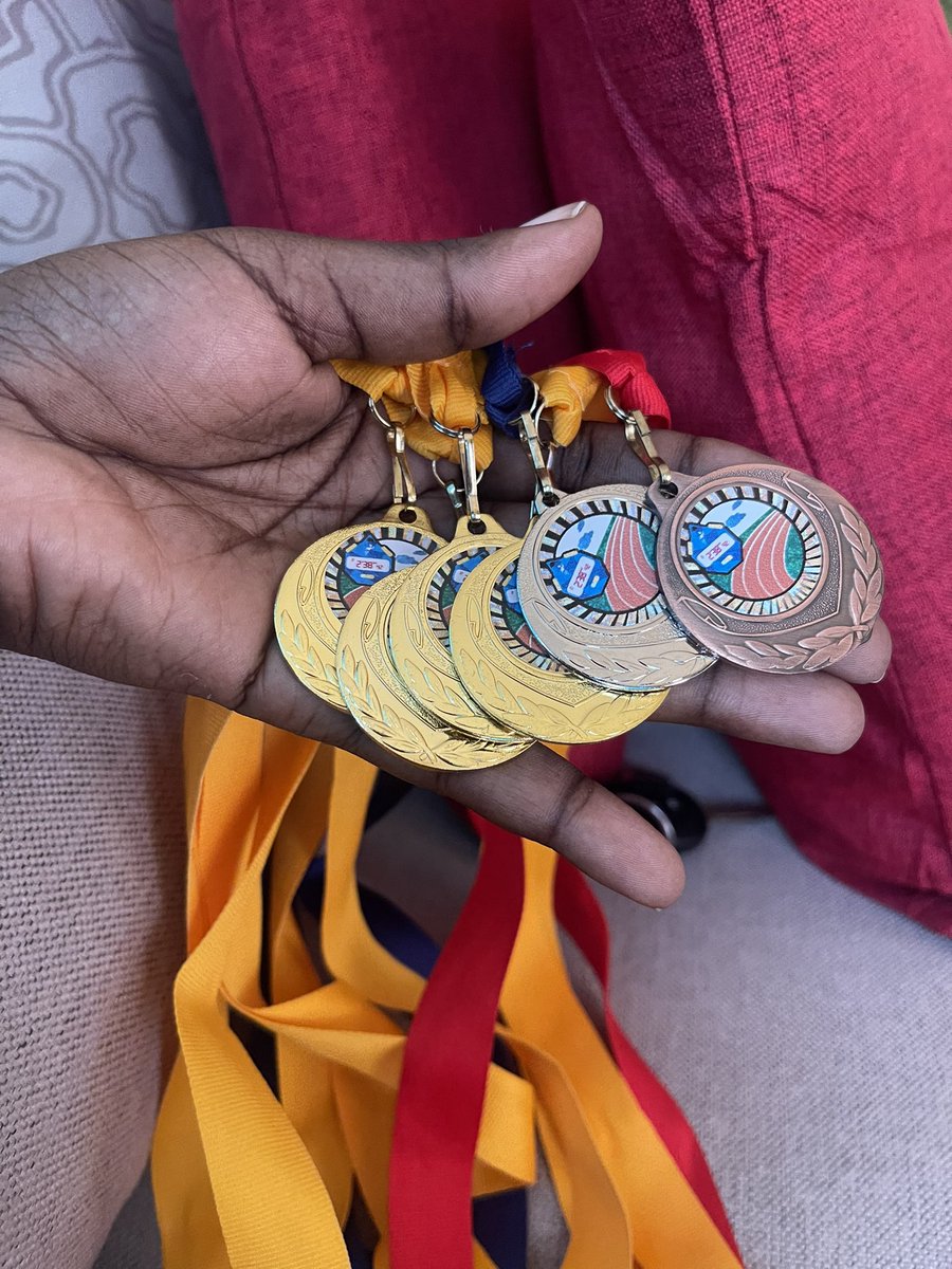 pretty walk 🫧 tweet media