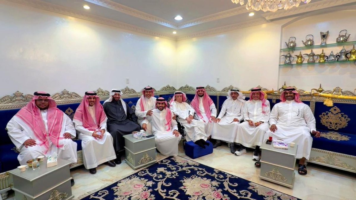 في لقاءٍ جميلٍ عامرٍ بالمحبة والألفة، كان لمنزل العم مشاري بن عبدالله بوبشيت نصيبٌ من الدفء والبهجة، حيث اجتمع الأحبة من عائلة آل أبوبشيت، ومعهم الجيران والأصدقاء، في أجواءٍ يسودها الودّ والتواصل.

فالشكر موصول للعم مشاري، ولأبنائه وأحفاده وأرحامه، على كرم الضيافة وحسن الاستقبال،