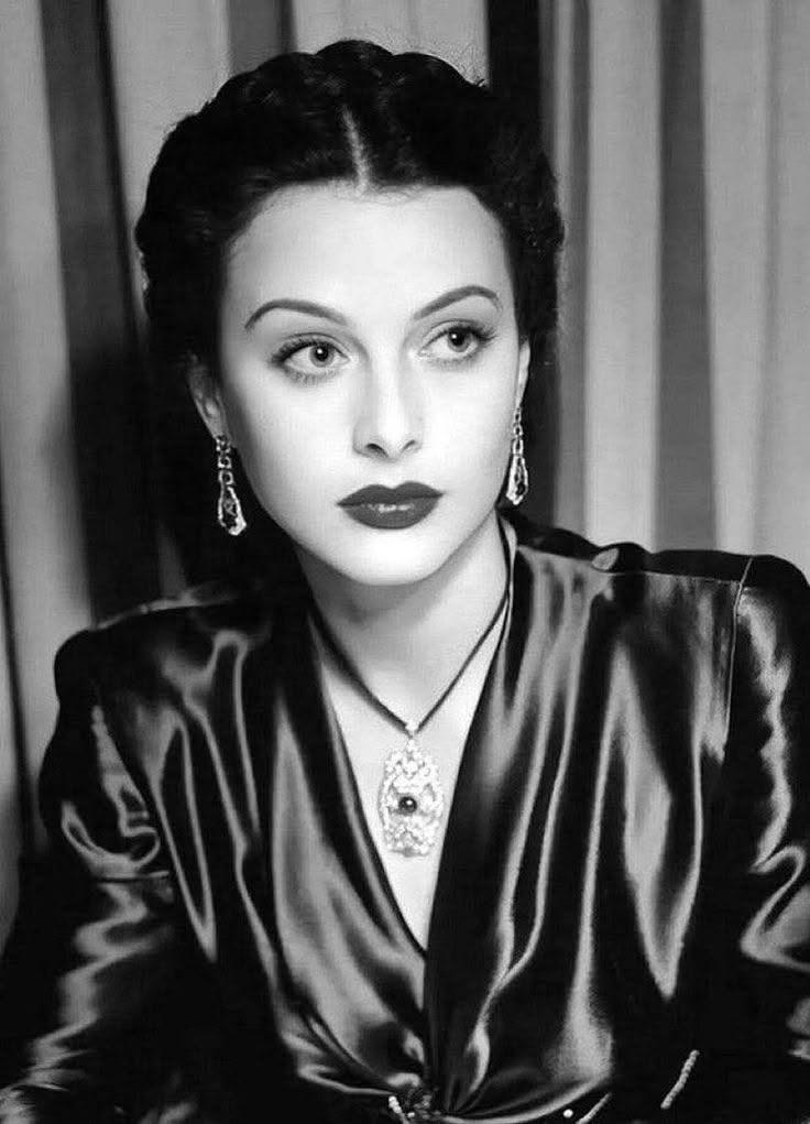 Distracted Film tweet media