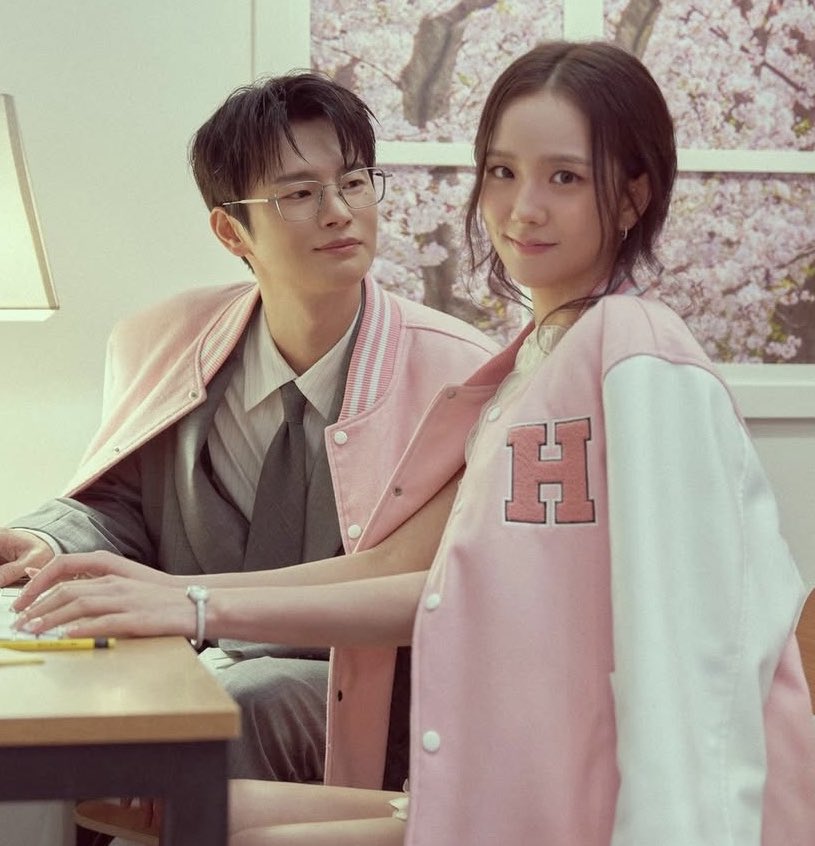 JISOO NEWS tweet media