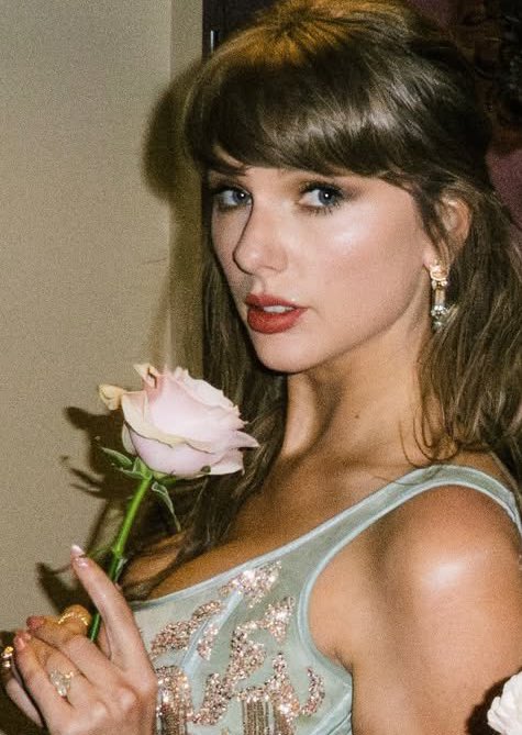 oh my GOD SHE IS SO BEAUTIFUL
