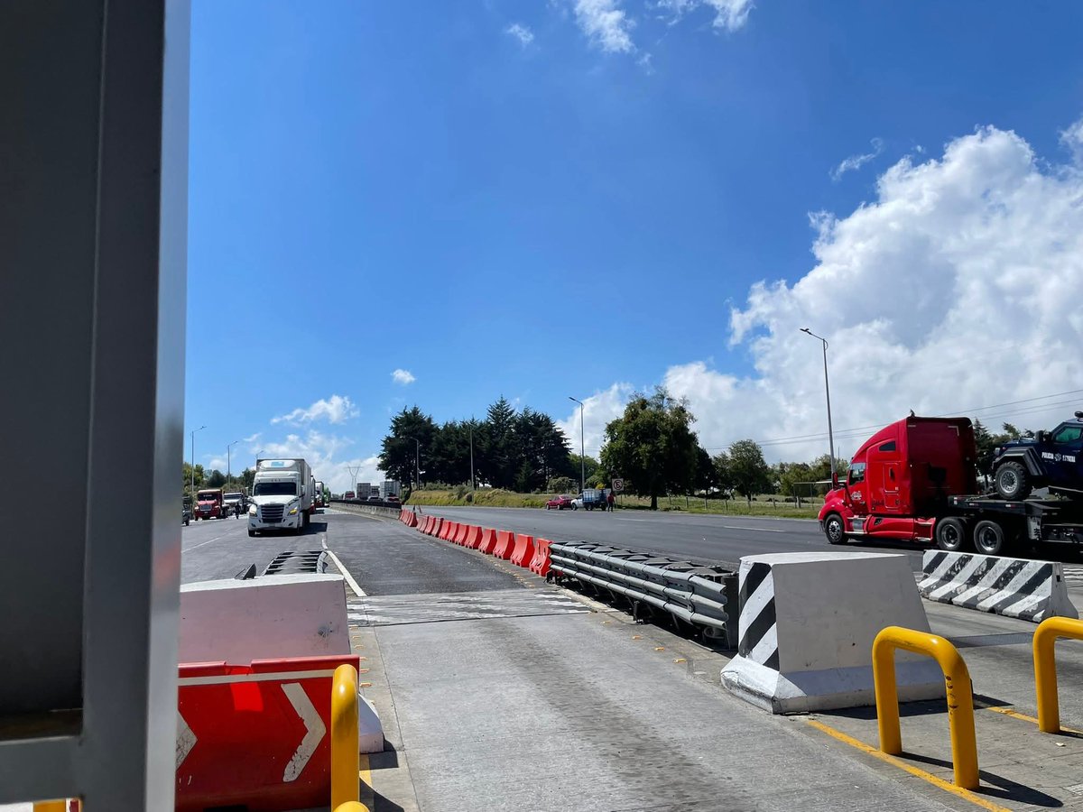 NoticiasPerote's tweet photo. ¡AVISO IMPORTANTE! 📢

Se informa que la caseta de la autopista #Perote - #Xalapa se encuentra libre en este momento. NO HAY COBRO de peaje. https://t.co/Hc7yinMYZm