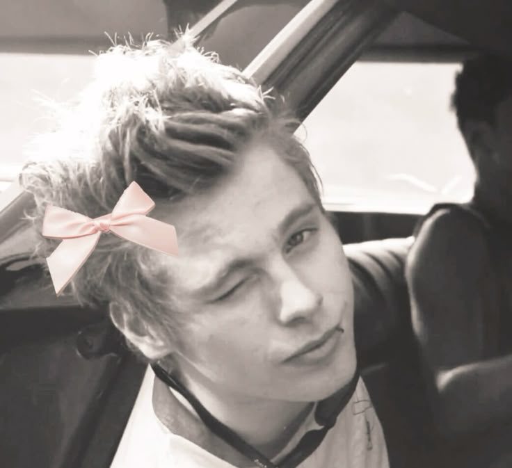 eli ౨ৎ tweet media