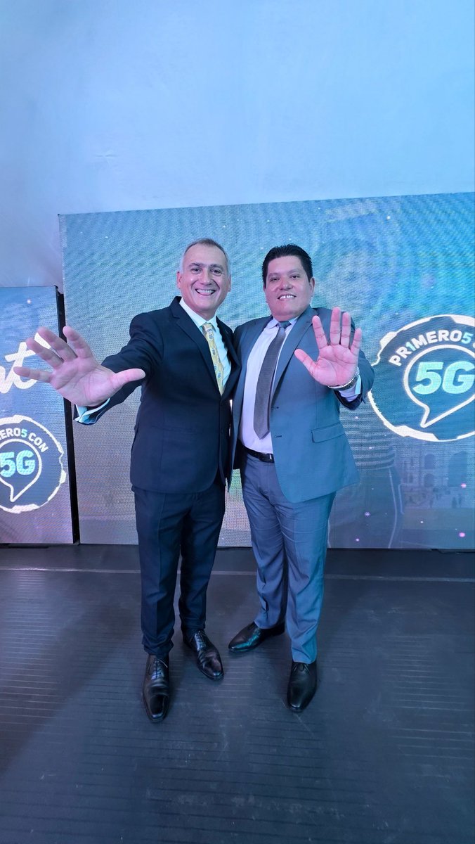 Arcotel_ec's tweet photo. 📡 Un paso más hacia la transformación digital

En Portoviejo fuimos parte del encendido oficial del 5G de CNT, con la participación del Director Ejecutivo, Msc. Jorge Hoyos.

📌 Gracias a la Resolución ARCOTEL-2024-0285 se habilita su despliegue en el país. https://t.co/Rp8Jcc8jJo
