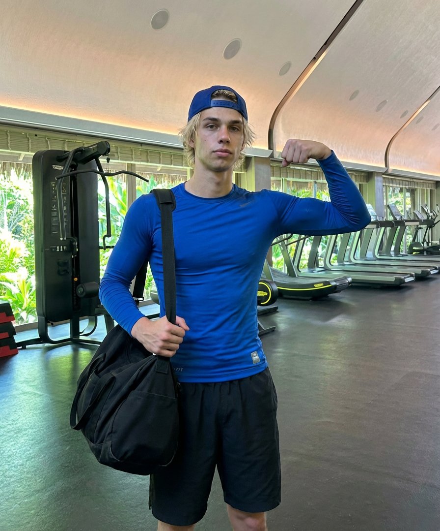 I am your blonde Noah tweet media