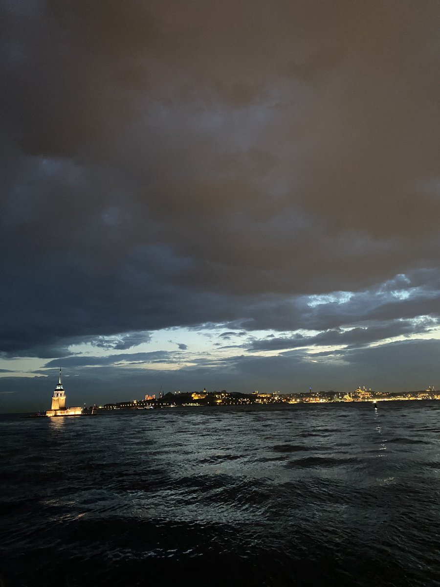 siyahwhitee's tweet photo. #istanbul #üsküdar https://t.co/IIAuR4Sbdj