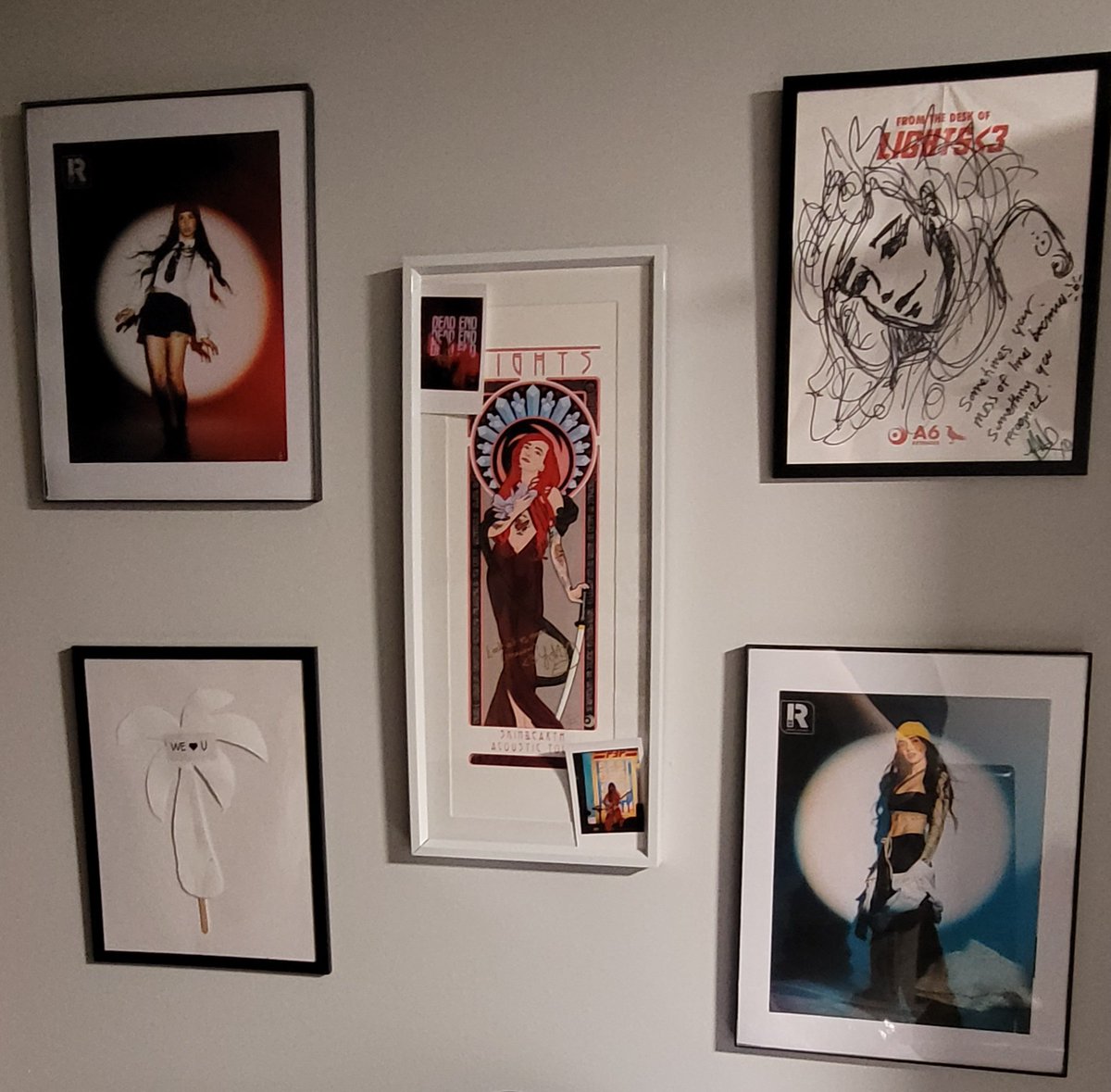 jesarbour's tweet photo. My @lights shrine
#paperairplane #whitepaperpalmtree https://t.co/FeAkhgdR7o