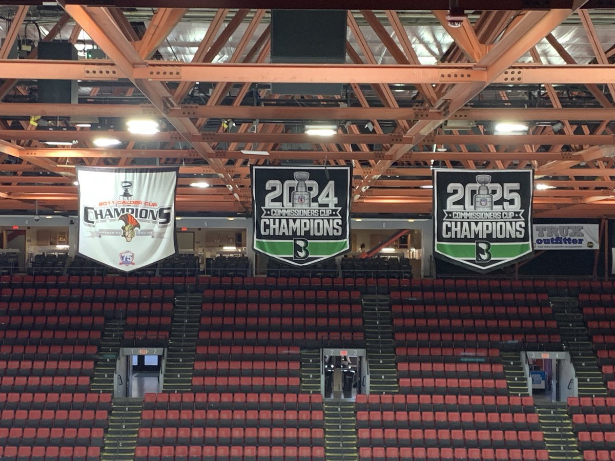 PPPSHOW's tweet photo. Back at it tonight, @BlackBearsFPHL and @DanburyHatTrick . Game 13 of the regular season between the two teams. 
#pppshow #binghamtonhockey https://t.co/bQzqegaGwg