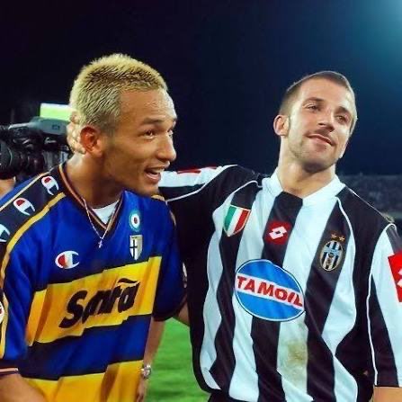 Retro Foot Romance tweet media