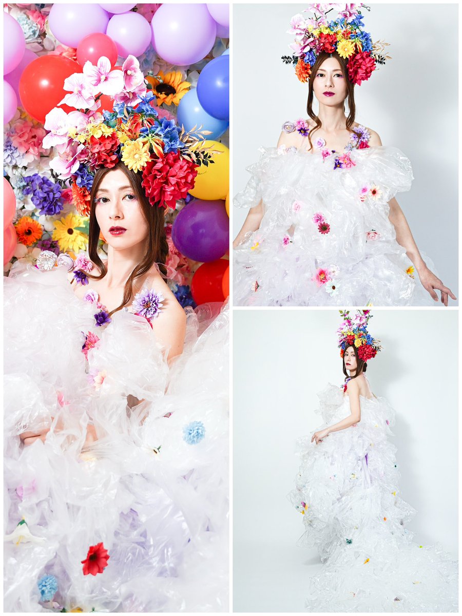 Vector photo exhibition tweet media