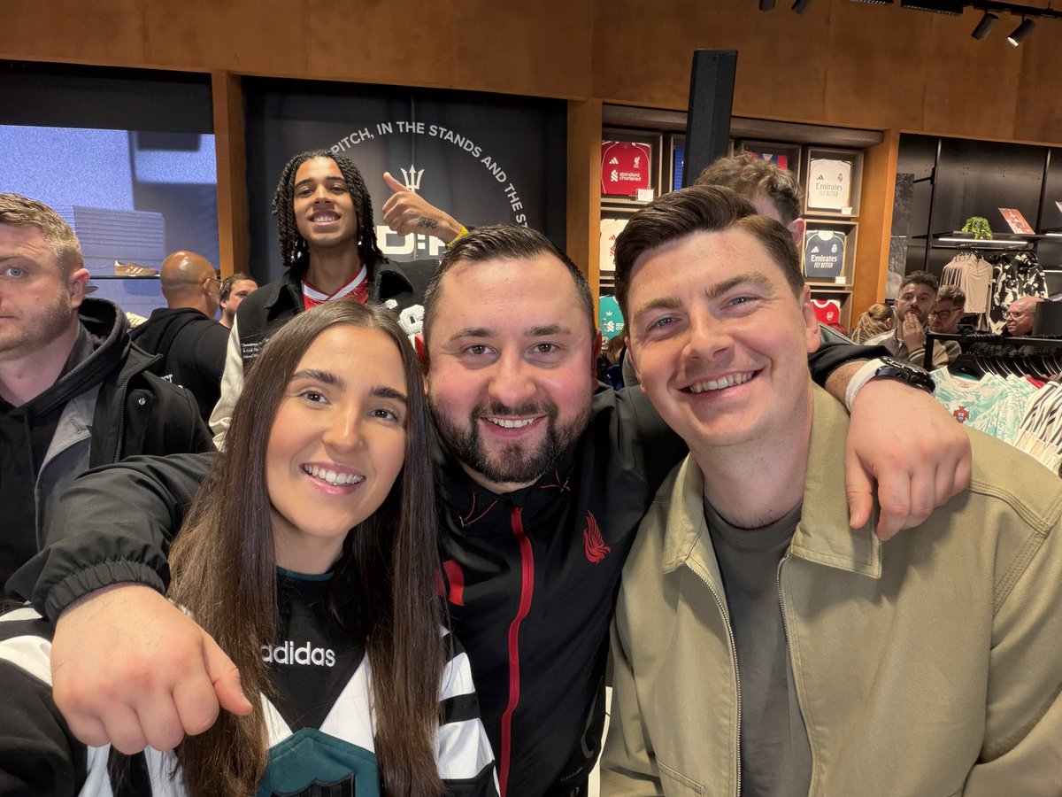 Chloe bloxam tweet media