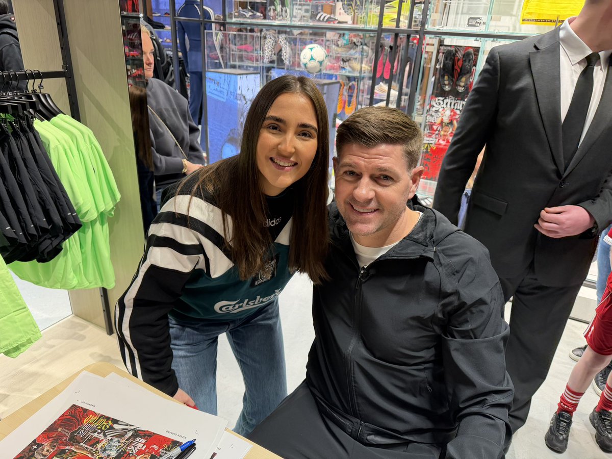 Chloe bloxam tweet media